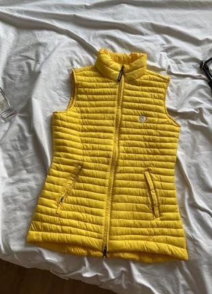 Жилетка, безрукавка