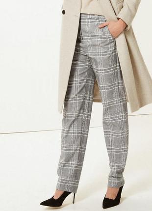 Костюмні прямі картаті штани на невисокий зріст marks&spencer.