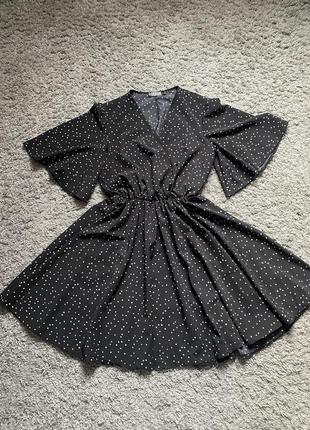 Легкое черное платье в горошек1 фото