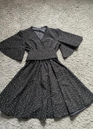 Легкое черное платье в горошек4 фото
