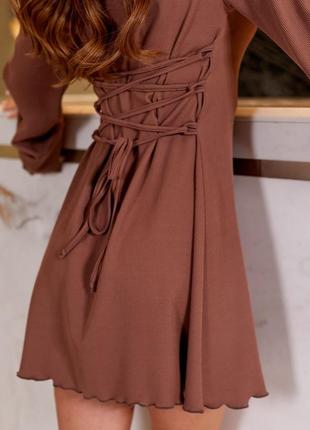 Женское коричневое короткое платье рубчик с широкими рукавами фонариками6 фото