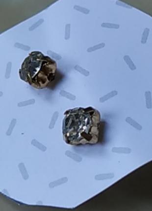 Серьги гвоздики