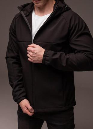 Чорна куртка soft shell на флісі9 фото