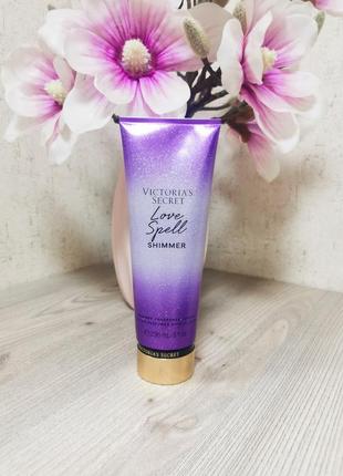 Парфумований зволожуючий лосьон victorias secret з шимером love spell.