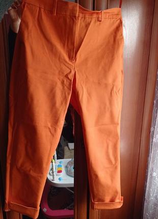 Круті штани яскравого оранжевого кольору