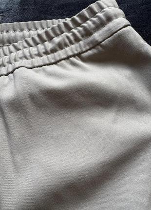 Классические прямые штаны зара мужские бежевые3 фото