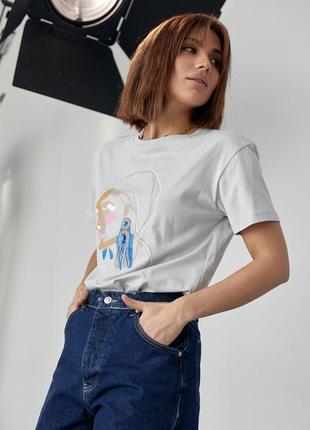 Женская футболка украшена принтом девушки с серьгой4 фото