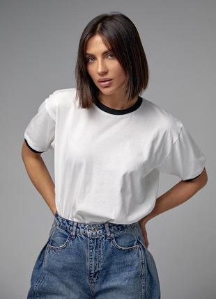 Женская футболка с контрастной окантовкой