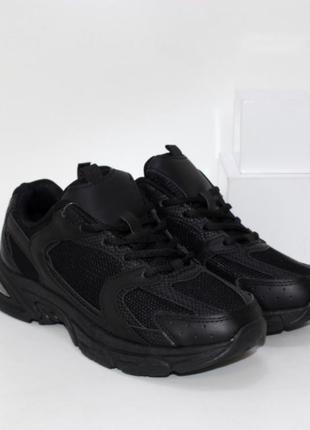 Черные кроссовки с текстильными вставками1 фото
