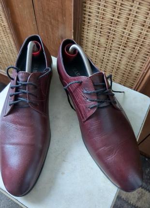 Швейцарские кожаные туфли необычного цвета.8 фото