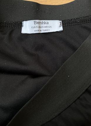 Черная юбка bershka2 фото