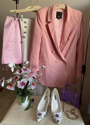 Стильный длинный розовый пиджак