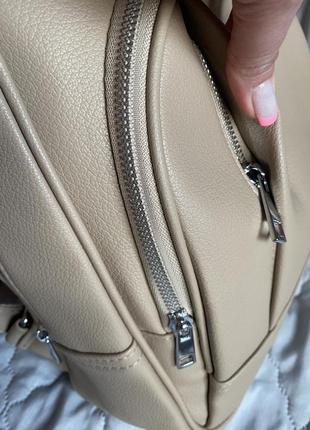 Бежевый, качественный, женский рюкзак3 фото