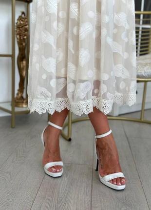 Качественное стильное шифоновое нарядное праздничное платье макси миди белое7 фото