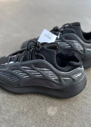 Кросівки adidas yeezy 700 v3