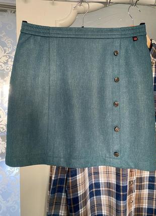 Короткая трикотажная юбка красивого зеленого цвета2 фото
