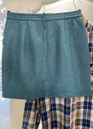 Короткая трикотажная юбка красивого зеленого цвета6 фото