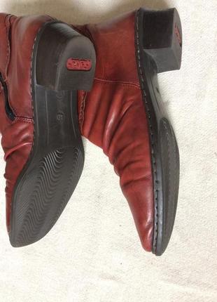 Жіночі демісезонні шкіряні червоні черевики козаки5 фото