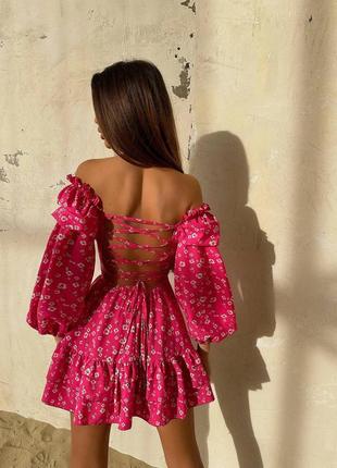 Малинова міні сукня в квітковий принт з шнурівкою на спині s m6 фото