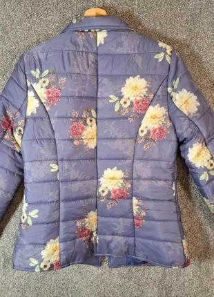 Демисезонная курточка в цветочный принт4 фото