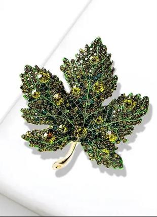 Брошка кленовий листочок зелена з камінцями