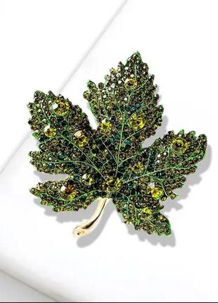 Брошь листочек зеленая с камушками