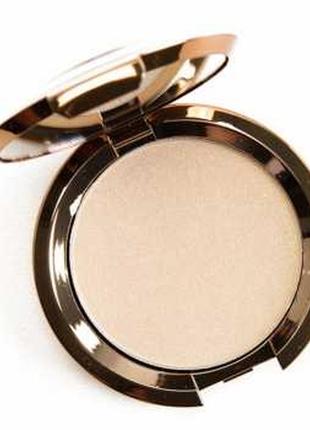 Becca light chaser highlighter for face & eye