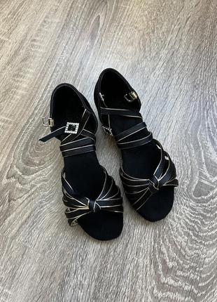 Туфельки танцювальні чорні з золотим3 фото