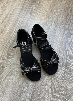 Туфельки танцювальні чорні з золотим4 фото