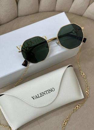 Очки в стиле valentino