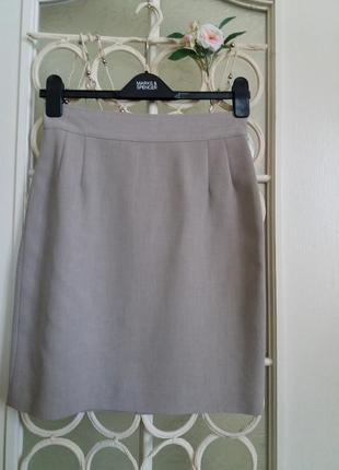 Классическая модель юбки бежевого цвета из отменного качества костюмной ткани1 фото