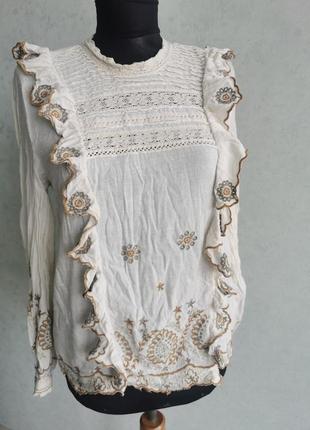 Гарнесенька блуза з вишивкою і натуральним мереживом