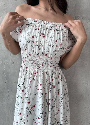 Жіноча довга біла вишукана стильна трендова сукня максі на резинці з квітковим принтом7 фото
