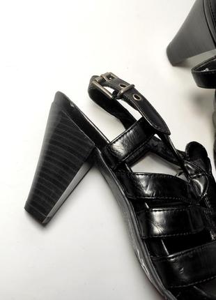 Босоножки женские черные на каблуке от бренда inspire 395 фото