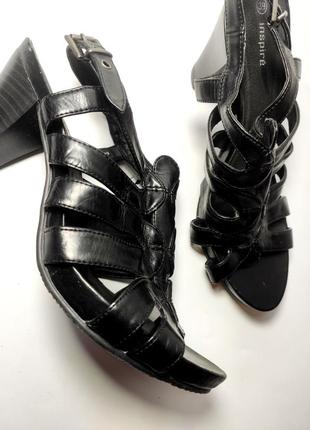 Босоножки женские черные на каблуке от бренда inspire 393 фото