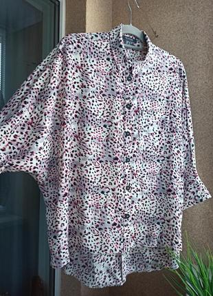 Красива стильна блуза вільного силуету в модний анімалістичний принт