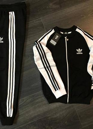 Спортивний костюм в стилі adidas