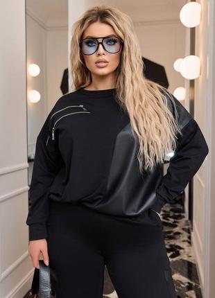 Костюм з цікавим кроєм