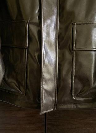 Крутий шоколадний жакет куртка з ефектом лакованої шкіри