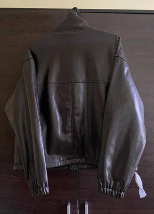 Крутий шоколадний жакет куртка з ефектом лакованої шкіри