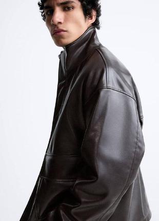 Крутий шоколадний жакет куртка з ефектом лакованої шкіри