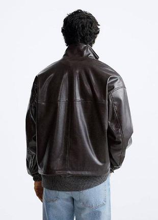 Крутий шоколадний жакет куртка з ефектом лакованої шкіри
