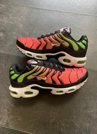 Мужские кроссовки nike air max plus gs green strike flash crimson#найк6 фото