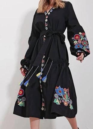 Черное платье миди с цветной вышивкой свободного кроя объемные рукава стильная качественная2 фото
