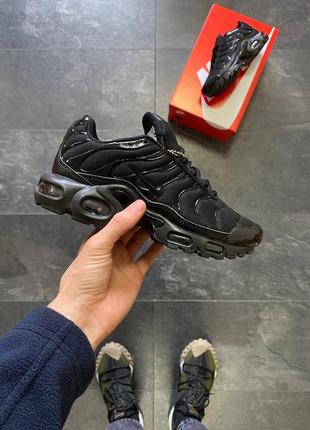 Женские кроссовки nike air max plus gs green strike flash crimson#найк