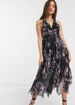 Романтическое платье в цветочный принт