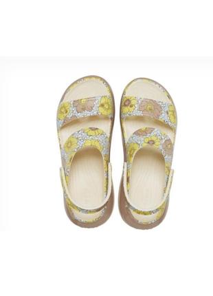 Crocs крокс на платформе сандалии босоножки mega crush retro floral sandal vanilla cork w6 наш 36-372 фото