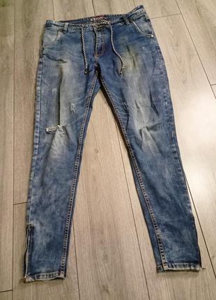 Молодіжні джинси з дирками