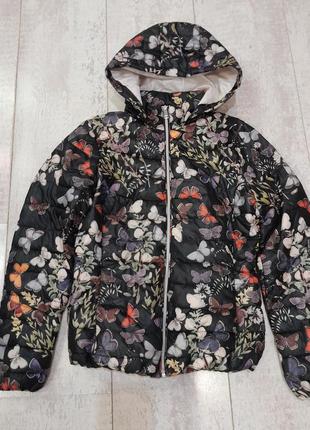 Красива якісна куртка деми німеччина квіти метелики