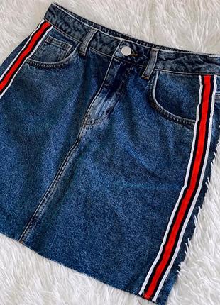 Стильная джинсовая юбка denim co со вставками по бокам3 фото